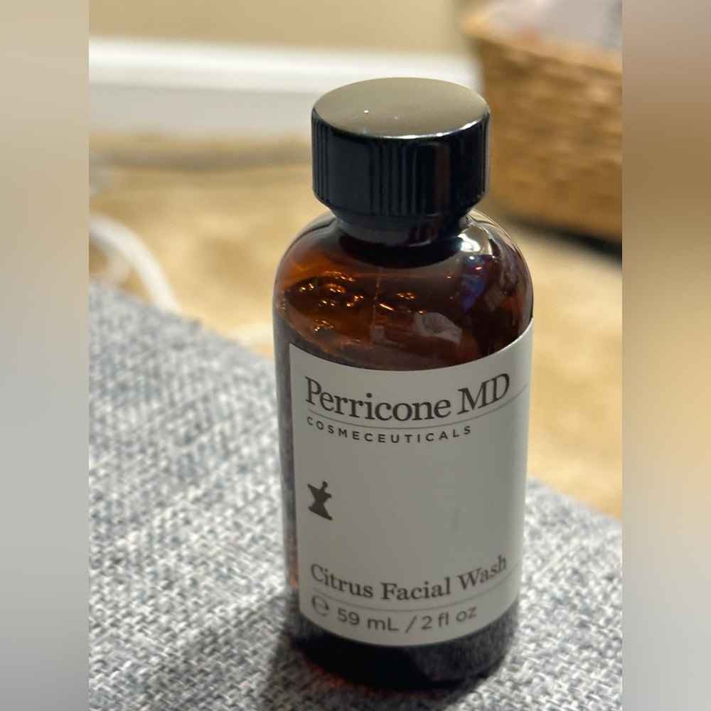 Perricone MD Citrus Facial Wash - Amber and Black